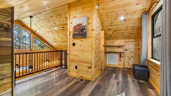 Ruby's Retreat - 2 Bedrooms, 1.5 Baths, Sleeps 8 by RedAwning