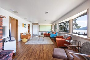 Inventor's Cottage 30 Night Minimum 3 Bedroom Home by RedAwning