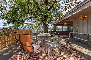 Inventor's Cottage 30 Night Minimum 3 Bedroom Home by RedAwning