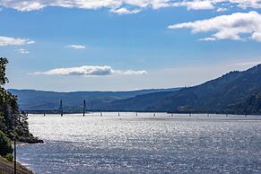 Inventor's Cottage 30 Night Minimum 3 Bedroom Home by RedAwning