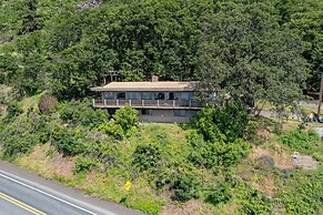 Inventor's Cottage 30 Night Minimum 3 Bedroom Home by RedAwning