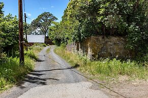 Inventor's Cottage 30 Night Minimum 3 Bedroom Home by RedAwning