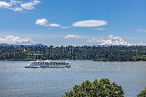 Inventor's Cottage 30 Night Minimum 3 Bedroom Home by RedAwning