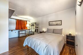 Inventor's Cottage 30 Night Minimum 3 Bedroom Home by RedAwning