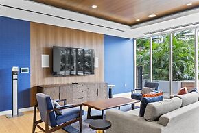 Sky Ala Moana 3509 3 Bedroom Condo by RedAwning