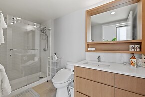 Sky Ala Moana 3509 3 Bedroom Condo by RedAwning