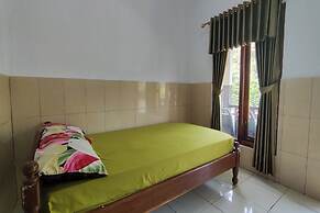 OYO 94016 Homestay Baronsari