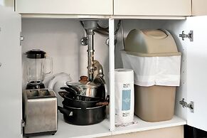 Stunning 12th Floor Studio in the Grove