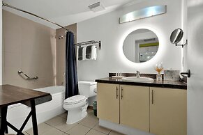 Stunning 12th Floor Studio in the Grove