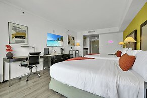 Stunning 12th Floor Studio in the Grove