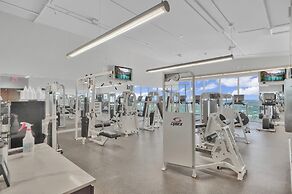 Stunning 12th Floor Studio in the Grove