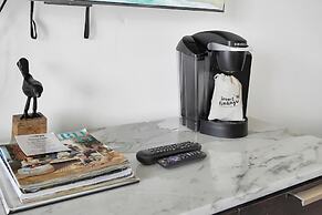 Stunning 12th Floor Studio in the Grove