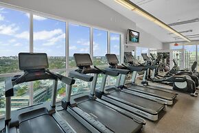 Stunning 12th Floor Studio in the Grove