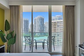 Stunning 12th Floor Studio in the Grove