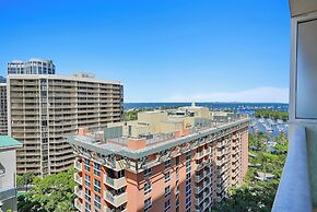 Stunning 12th Floor Studio in the Grove