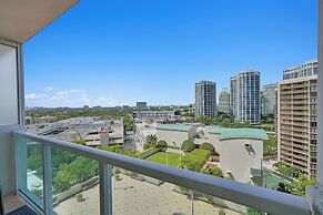 Stunning 12th Floor Studio in the Grove