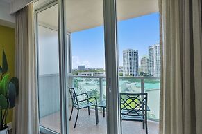 Stunning 12th Floor Studio in the Grove