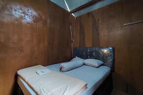 OYO 94017 Victouris ResortNearPantai Sepanjang