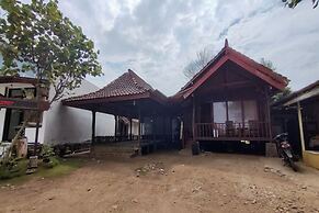 OYO 94017 Victouris ResortNearPantai Sepanjang