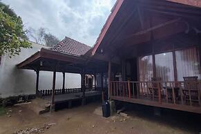 OYO 94017 Victouris ResortNearPantai Sepanjang