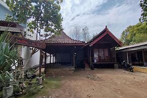 OYO 94017 Victouris ResortNearPantai Sepanjang