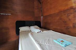 OYO 94017 Victouris ResortNearPantai Sepanjang