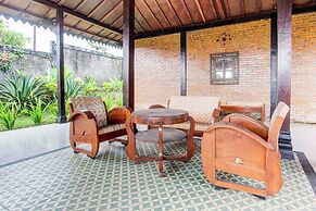 Capital O 94018 Joglo Eyang Niek Turi Syariah