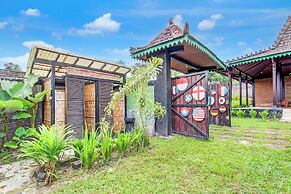 Capital O 94018 Joglo Eyang Niek Turi Syariah