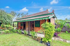 Capital O 94018 Joglo Eyang Niek Turi Syariah