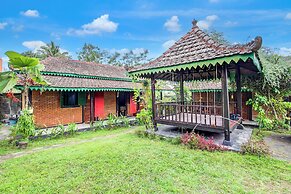 Capital O 94018 Joglo Eyang Niek Turi Syariah