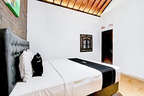 Capital O 94018 Joglo Eyang Niek Turi Syariah