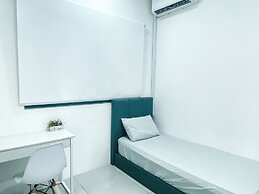 Comfy 3-Bedrooms Apartment at Meritus Residensi