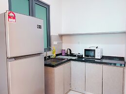 Comfy 3-Bedrooms Apartment at Meritus Residensi