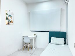 Comfy 3-Bedrooms Apartment at Meritus Residensi