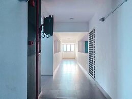 Comfy 3-Bedrooms Apartment at Meritus Residensi