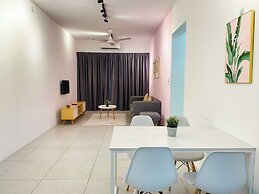 Comfy 3-Bedrooms Apartment at Meritus Residensi