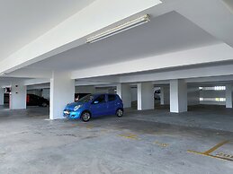 Comfy 3-Bedrooms Apartment at Meritus Residensi