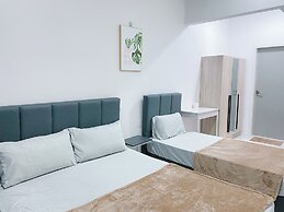 Comfy 3-Bedrooms Apartment at Meritus Residensi