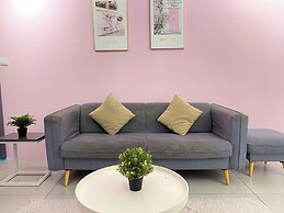 Comfy 3-Bedrooms Apartment at Meritus Residensi