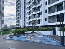 Comfy 3-Bedrooms Apartment at Meritus Residensi