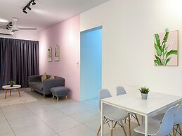 Comfy 3-Bedrooms Apartment at Meritus Residensi