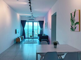 Comfy 3-Bedrooms Apartment at Meritus Residensi