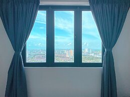 Comfy 3-Bedrooms Apartment at Meritus Residensi