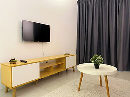 Comfy 3-Bedrooms Apartment at Meritus Residensi