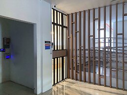 Comfy 3-Bedrooms Apartment at Meritus Residensi