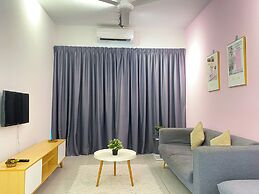 Comfy 3-Bedrooms Apartment at Meritus Residensi