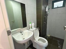 Comfy 3-Bedrooms Apartment at Meritus Residensi