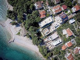 Beachfront Villa near Zlatni rat