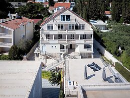 Beachfront Villa near Zlatni rat