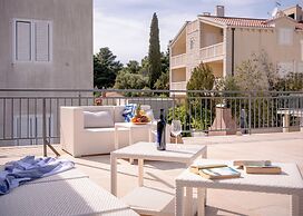 Beachfront Villa near Zlatni rat